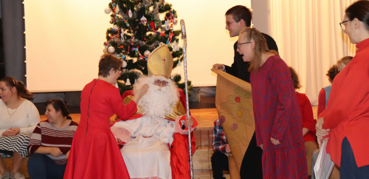 św. Mikołaj i jego pomocnicy odwiedzili naszych Mieszkańców